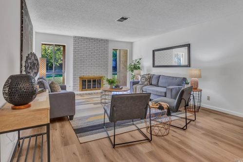 434 Brentwood Dr, Benicia CA  94510-1437 exterior