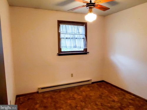 65 Ream Rd, Ephrata PA  17522-9792 exterior