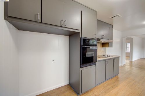 1136 92 Ave, Oakland CA 94603-1358 exterior