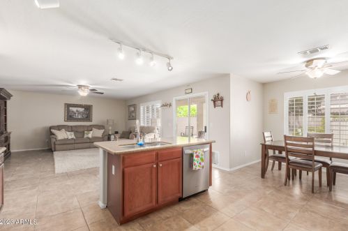 5722 Larkspur Dr, Glendale AZ  85304-1612 exterior