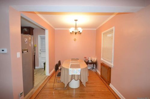 50 Aberdeen Rd, New Hyde Park NY  11040-2138 exterior