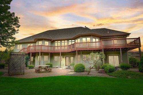 4257 Stoffel Ct, Jackson, WI 53037-9008