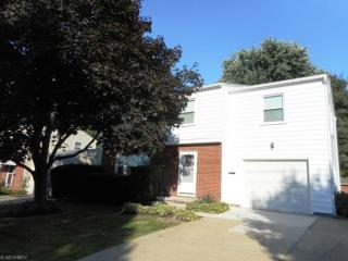 589 Treeside Dr, Akron, OH 44313-5620