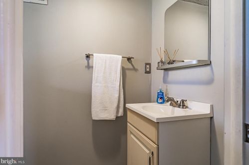 410 Crossfield Rd, Norristown PA 19406-2363 exterior