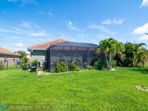 1745 Berkshire Cir, Vero Beach FL 32968-6715 exterior