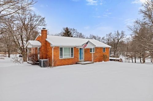 133 Pleasant Hill Rd, Hookstown, PA 15050-1554