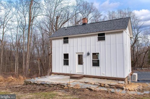 13473 Mountain Rd, Lovettsville, VA 20180-2815