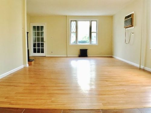 11719 Nashville Blvd, Jamaica, NY 11411-1536