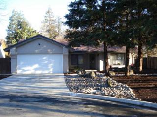 6102 Ivanhoe Ave, Fresno, CA 93722-3105