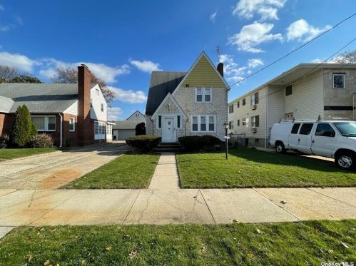 138-33 224th St, Jamaica, NY 11413-1455