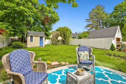 74 Harding Ave, Weymouth, MA 02188-3611