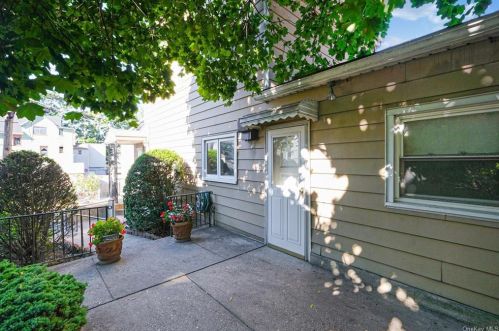 16 Russell Ave, New Rochelle, NY 10801-6815