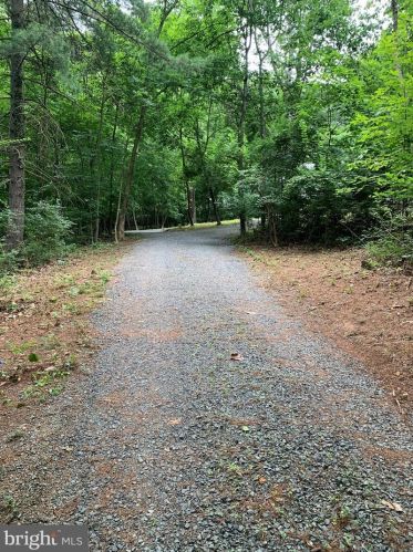 2302 Mountain Rd, Haymarket VA  20169-1547 exterior