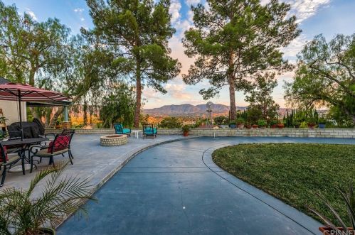 28840 Kenroy Ave, Santa Clarita, CA 91387-1720