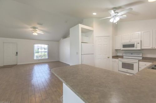 2822 10 Ter, Cape Coral FL  33993-5702 exterior