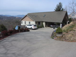 444 Chapel Cove Cir, Franklin, NC 28734-5532