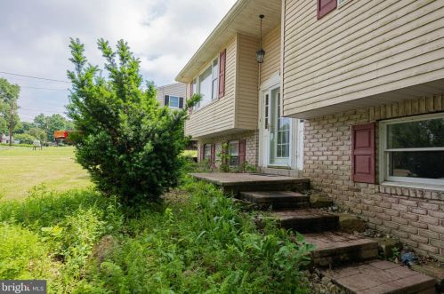 1208 Randy Dr, Pottstown, PA 19464-2940