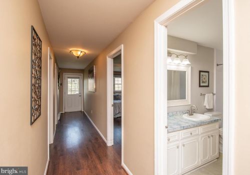 20557 Gleedsville Rd, Leesburg VA 20175-6532 exterior