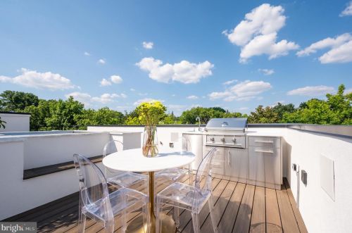 3302 Cleveland Ave, Washington DC 20008-3456 exterior