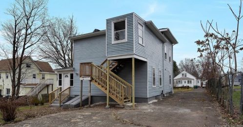 77 Chestnut St, Middletown CT  06457-3801 exterior