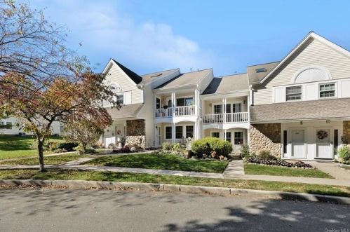 43 Millholland Dr, Fishkill, NY 12524-1503