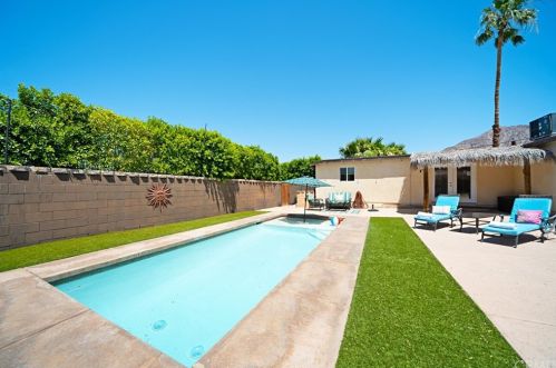 52777 Eisenhower Dr, La Quinta CA  92253-3358 exterior
