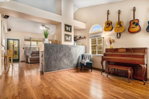 5339 Lakespring Dr, Oakley CA  94561-3142 exterior