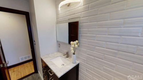 33 Berkshire Rd, Old Bridge NJ  08857-1601 exterior