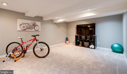 6614 Huntsman Blvd, Springfield VA 22152-2621 exterior