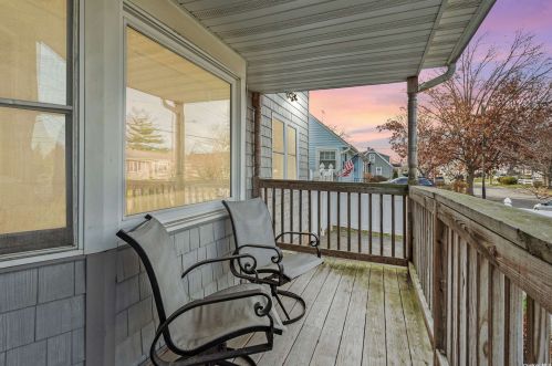 203 29th St, North Lindenhurst, NY 11757-3616