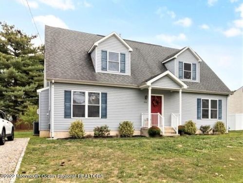 3911 Herbertsville Rd, Point Pleasant Beach, NJ 08742-5421