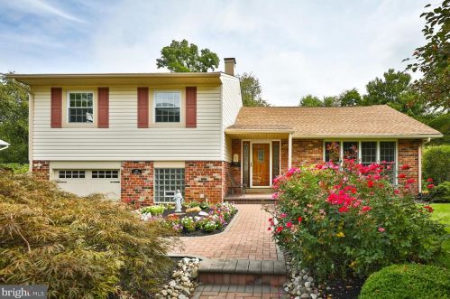 127 Anbury Ln, Willow Grove, PA 19090-3710