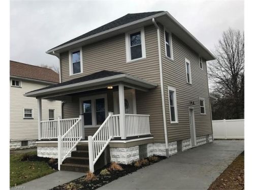 1011 Maple Ave, Uhrichsville, OH 44683-1539