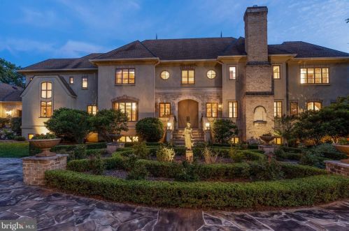 608 Kentland Dr, Great Falls VA  22066-1030 exterior