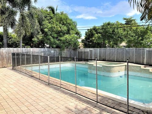 206 Park St, Dania Beach, FL 33004-3712