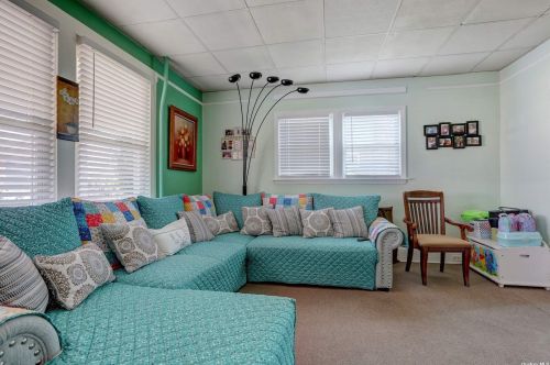 225 Fulton St, Westbury NY  11590-3028 exterior