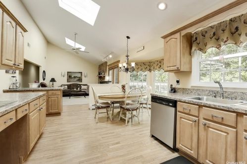 11 Remsen Ct, Mount Sinai NY  11766-1603 exterior