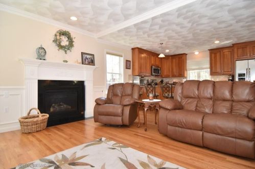 44 Boulevard Ave, Lincoln RI  02865-2108 exterior