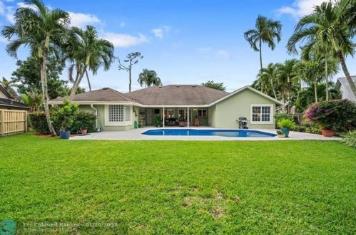 342 Knotty Wood Ln, West Palm Beach FL  33414-7807 exterior