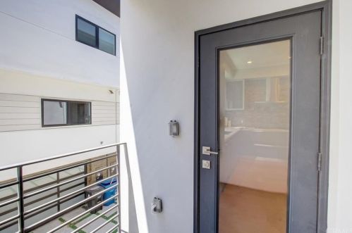 4809 Carpenter Ave, North Hollywood CA  91607-3204 exterior
