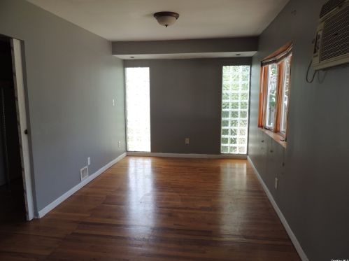 1005 Delaware Ave, North Lindenhurst, NY 11757-2114