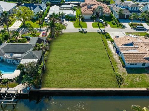 1387 Marlin Dr, Naples FL  34102-1530 exterior