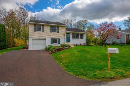 414 Adrian Rd, Collegeville, PA 19426-1604