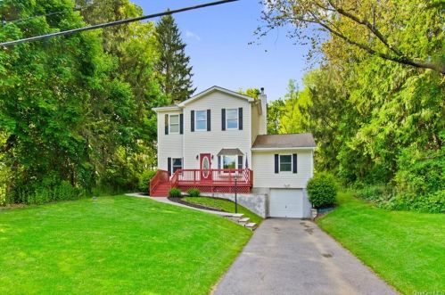 43 Hackensack Heights Rd, New Hamburg, NY 12590-6116