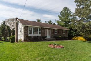 422 Delp Rd, Lancaster PA  17601-2915 exterior
