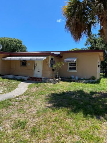610 13th St, Fort Pierce, FL 34950-4053