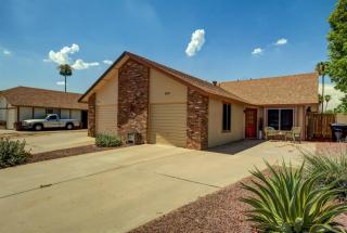 950 Emerald Cir, Mesa, AZ 85210-3457