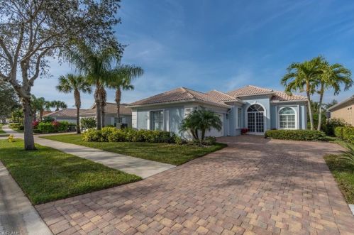 7707 Tommasi Ct, Naples, FL 34114-2682