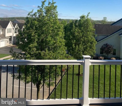 118 Madison Way, Downingtown PA  19335-5336 exterior