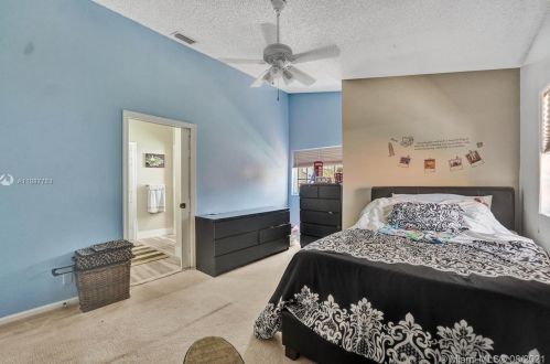 955 203 Ave, Hollywood FL  33029-3440 exterior